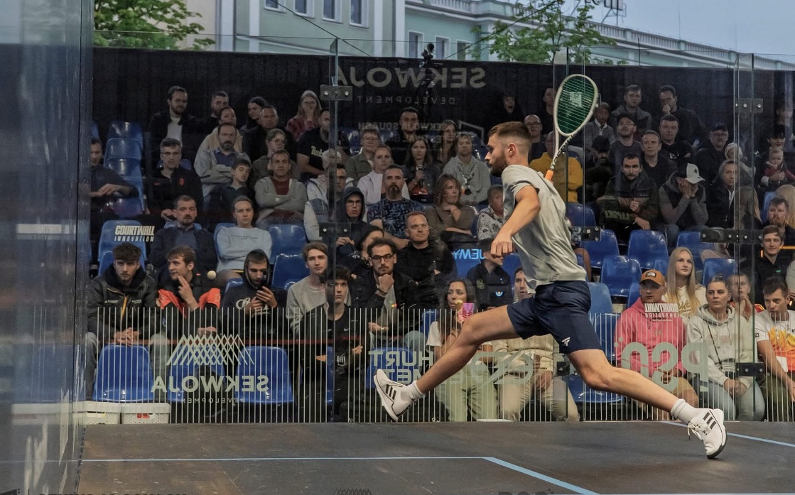 Matt Gregory competing on the PSA tour